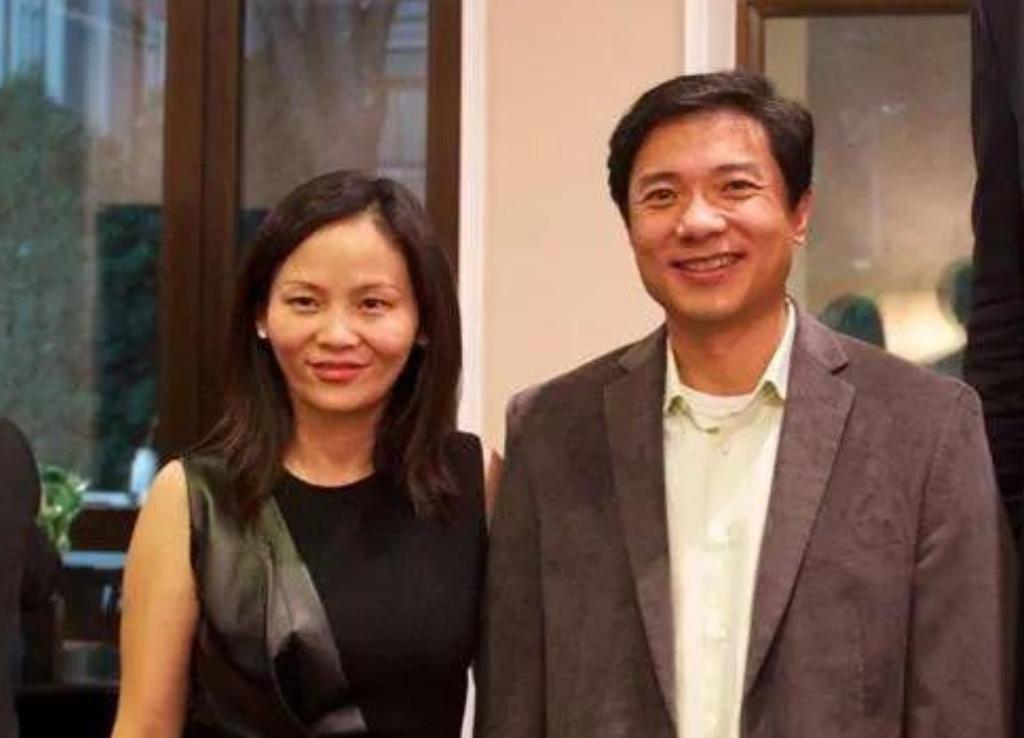 超单助手官网：李彦宏与马东敏，平淡爱情中的智慧与担当