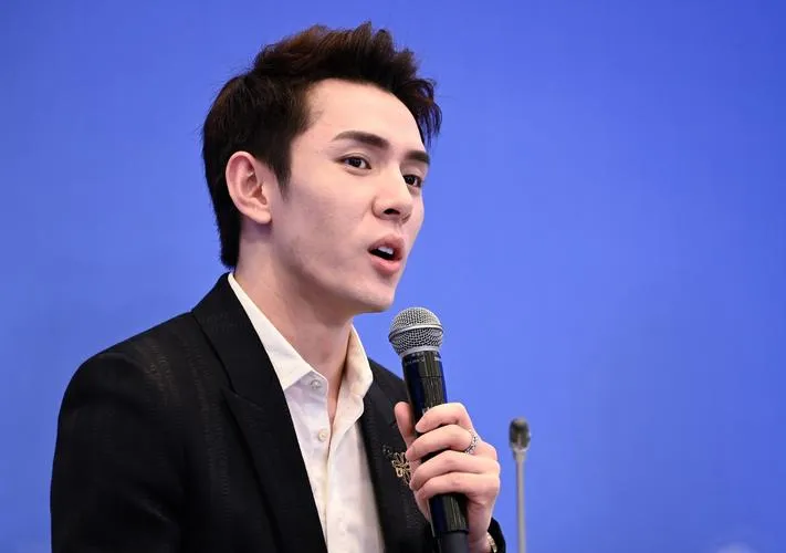 小G助手：李佳琦佣金风波，公关策略与舆论应对分析