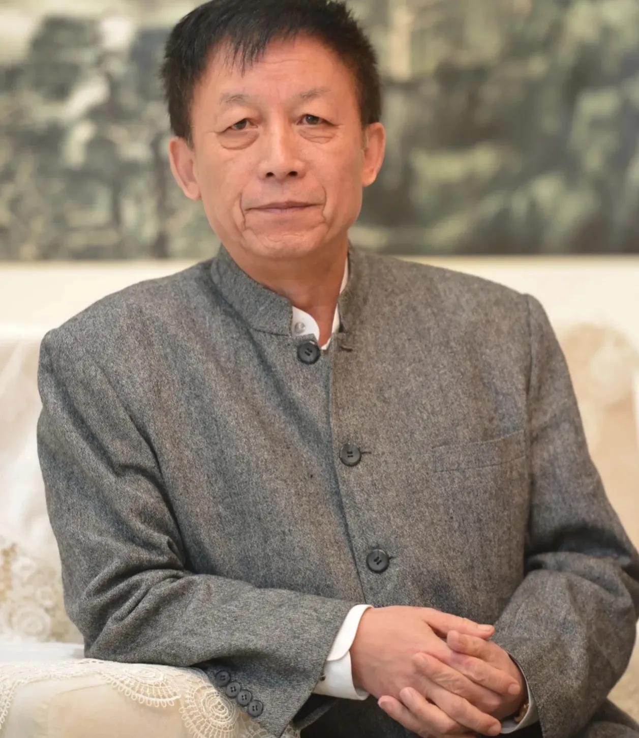 易出评卡密：易中天、俞敏洪与董宇辉，一场关于友情与选择的轻松对话