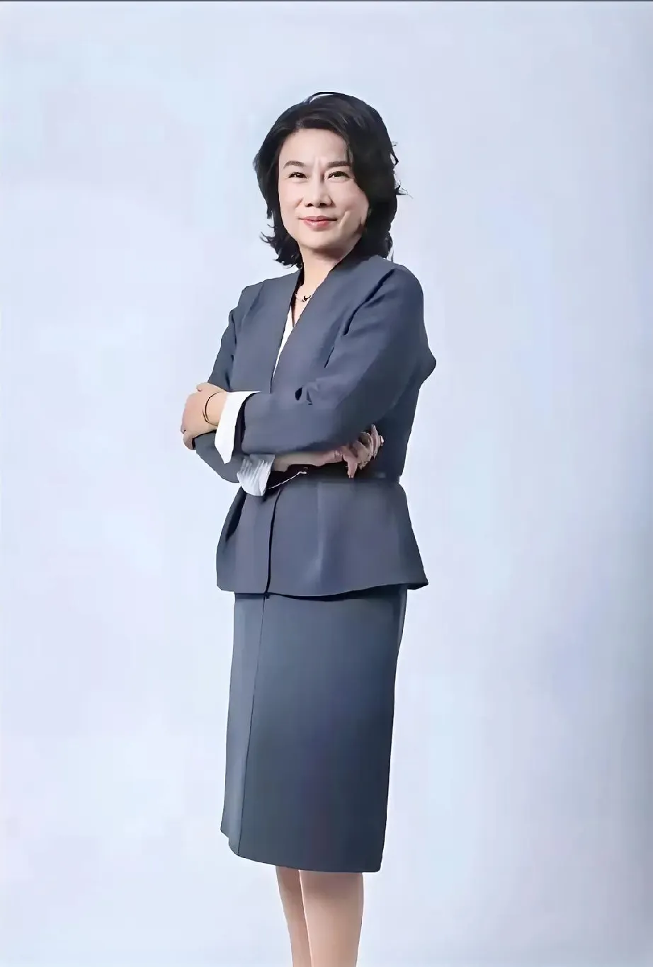 新小x助手：董明珠的逆袭之路，从单亲妈妈到商业女强人的血泪传奇