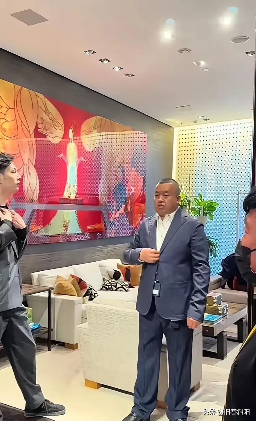 番茄助手官网入口：从手机修理工到成功企业家，坤哥霍先生的励志人生故事