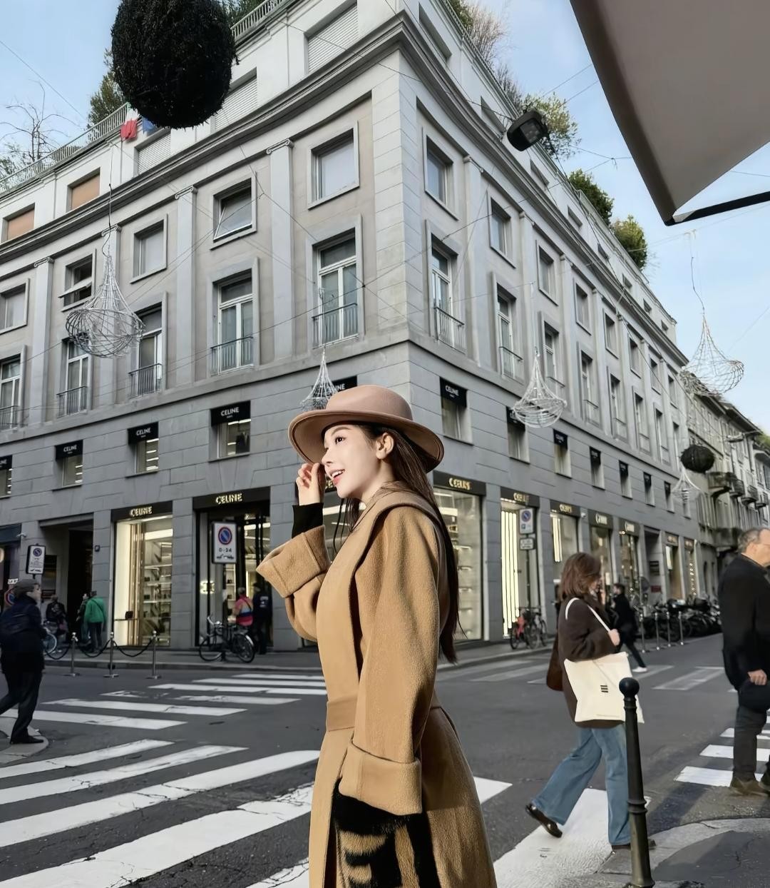 小Q助手卡密：宋玉希淘宝外套事件，真假难辨的流量游戏与名媛生活