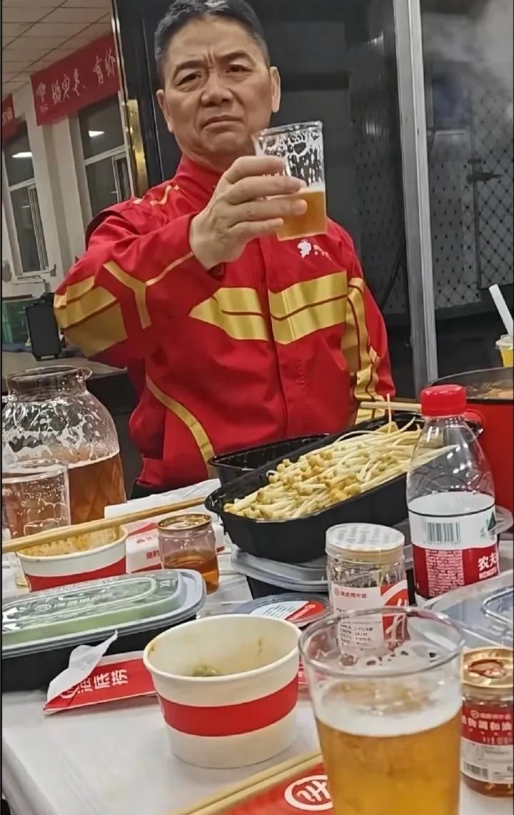 依云助手：京东美团外卖大战，监管出手后的商家困境与消费者反思