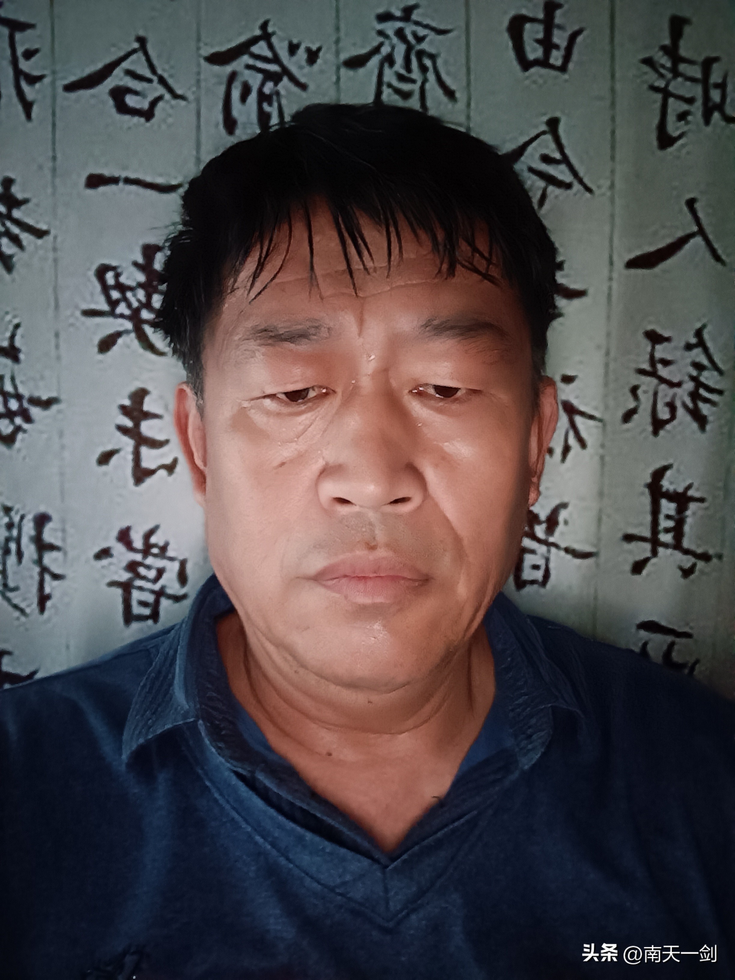 小Q助手：电视剧《风筝》，信仰与人性冲突的深刻探讨