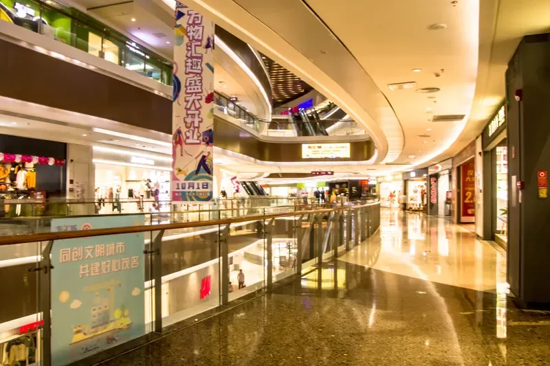 易评助手邀请码：实体店经营困境，高租金如何影响电商竞争力和服务升级