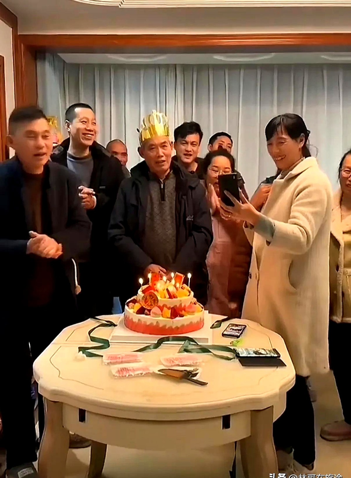 多成团助手：直播贺寿，二哥夫妻档如何将温情与带货完美结合