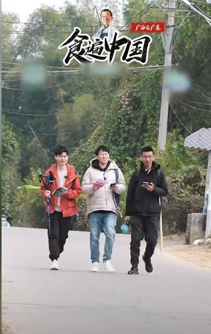 Z助手下载安装：东方甄选新账号“甄好看”，开创内容与带货分离的新模式