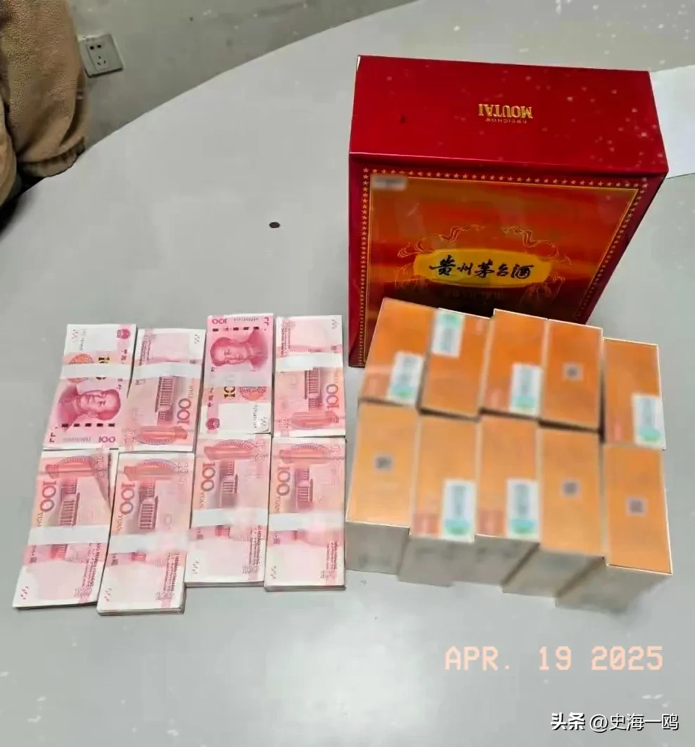 J助手：14岁女生拆快递意外发现8万现金，警方揭穿惊天骗局！