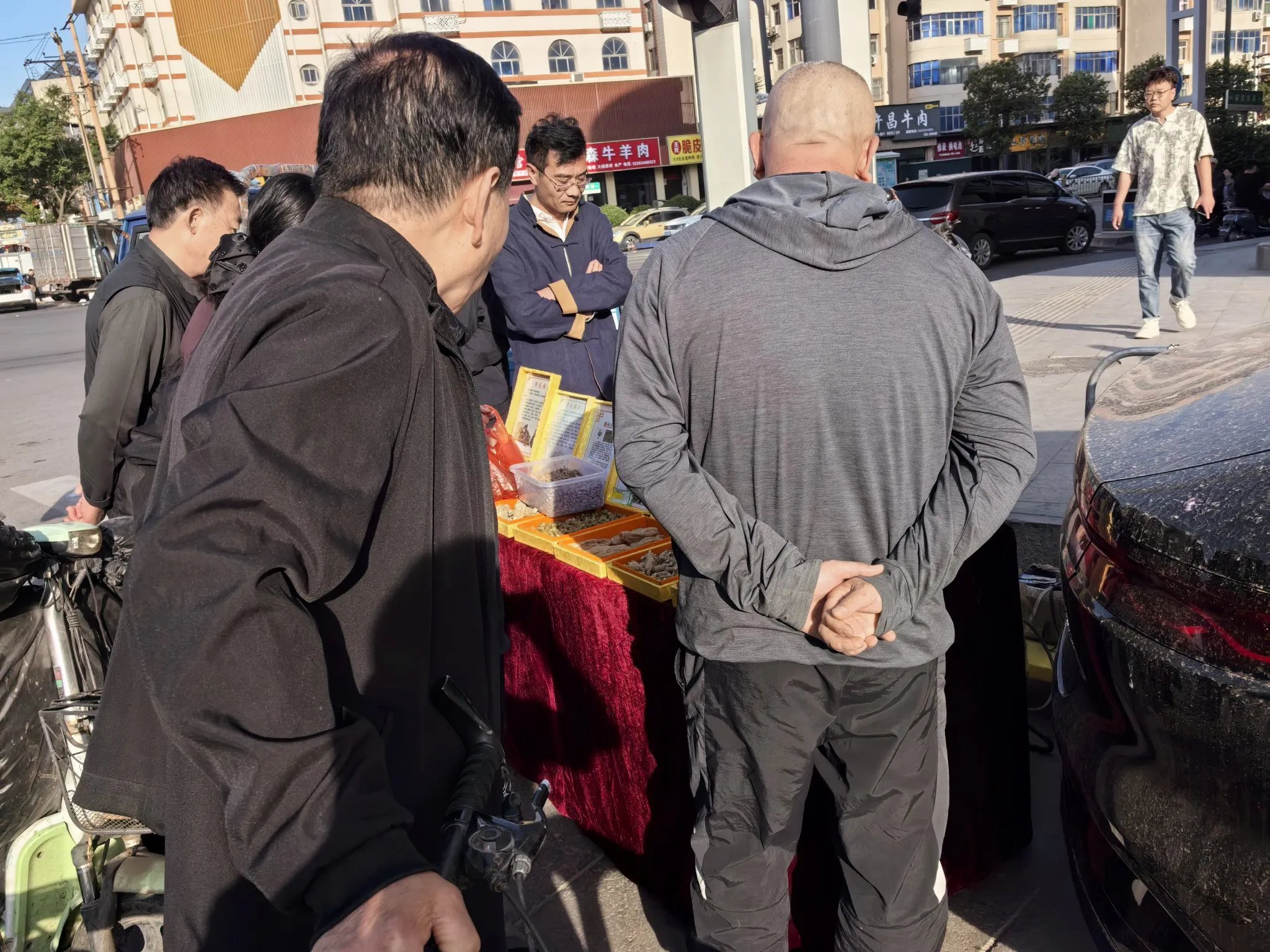 易单助手网站：地摊创业指南，选品、选址与营销技巧全面解析