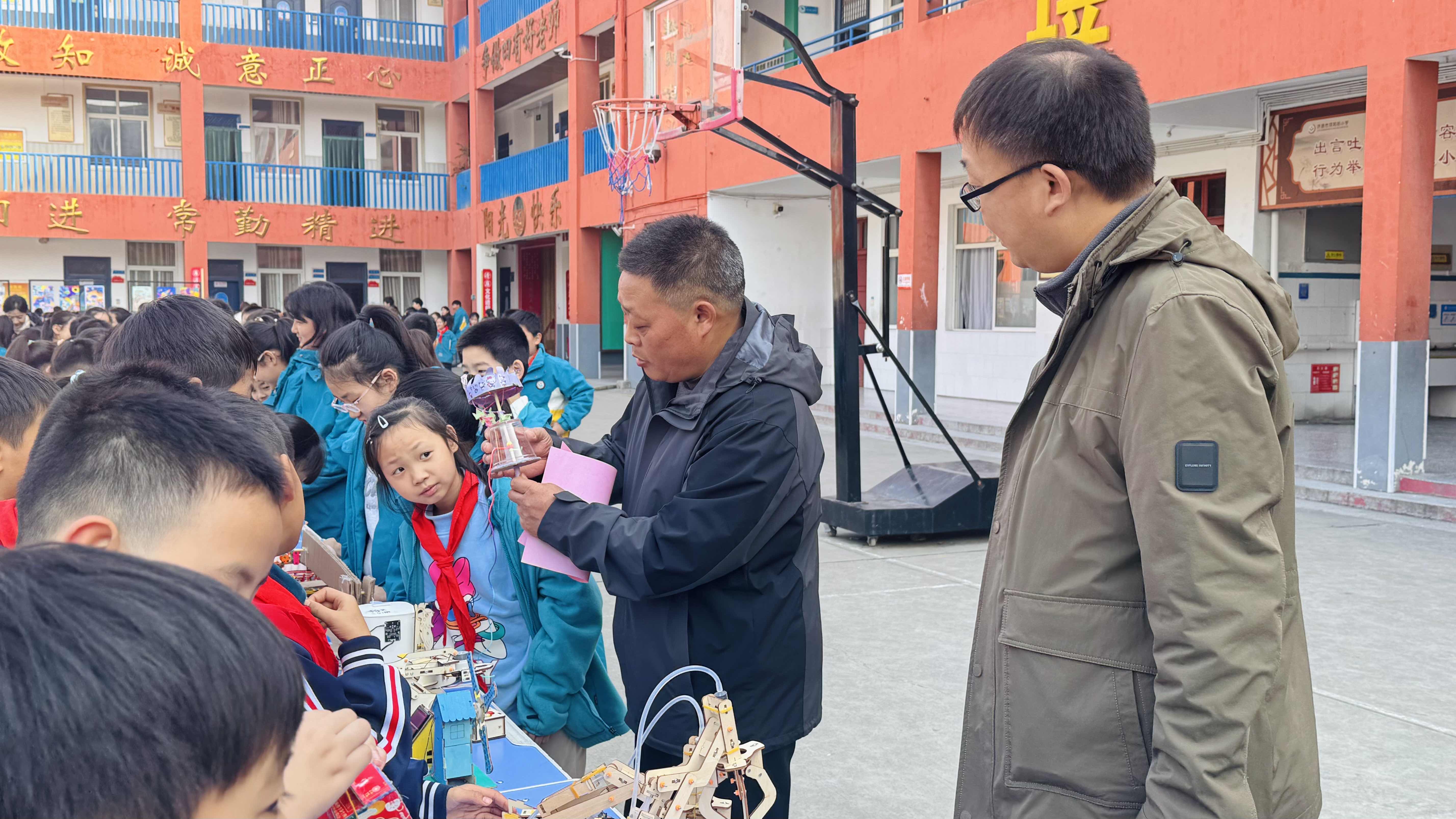 超单助手靠谱吗：济源市河苑街小学科技节，点燃少年创新精神与实践热情