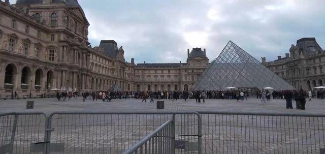 云创助手:卢浮宫珍宝失窃引发网购热潮,速食文化与法律风险并存 云创助手:卢浮宫珍宝失窃引发网购热潮,速食文化与法律风险并存