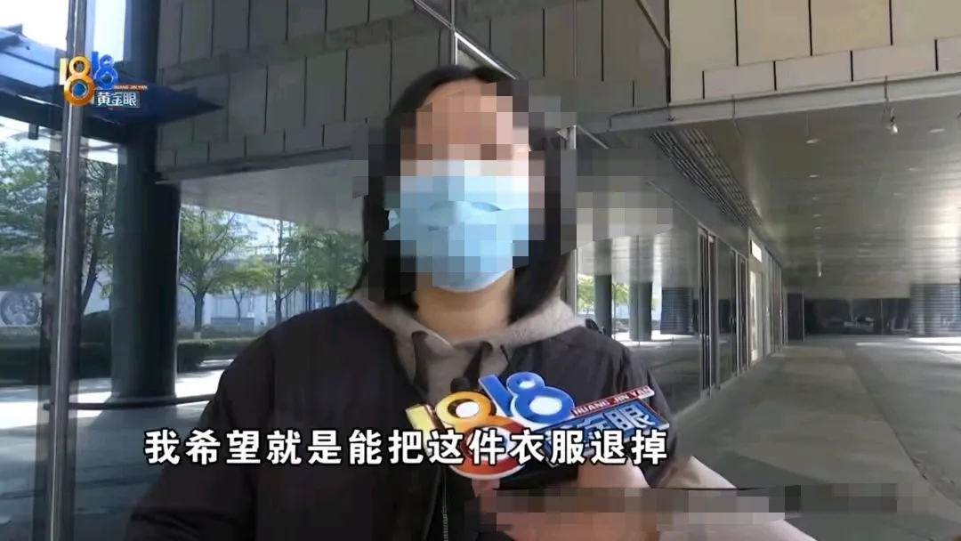 小评评助手软件下载：4998元羽绒服退换难，顾客与店员争议谁负责任？