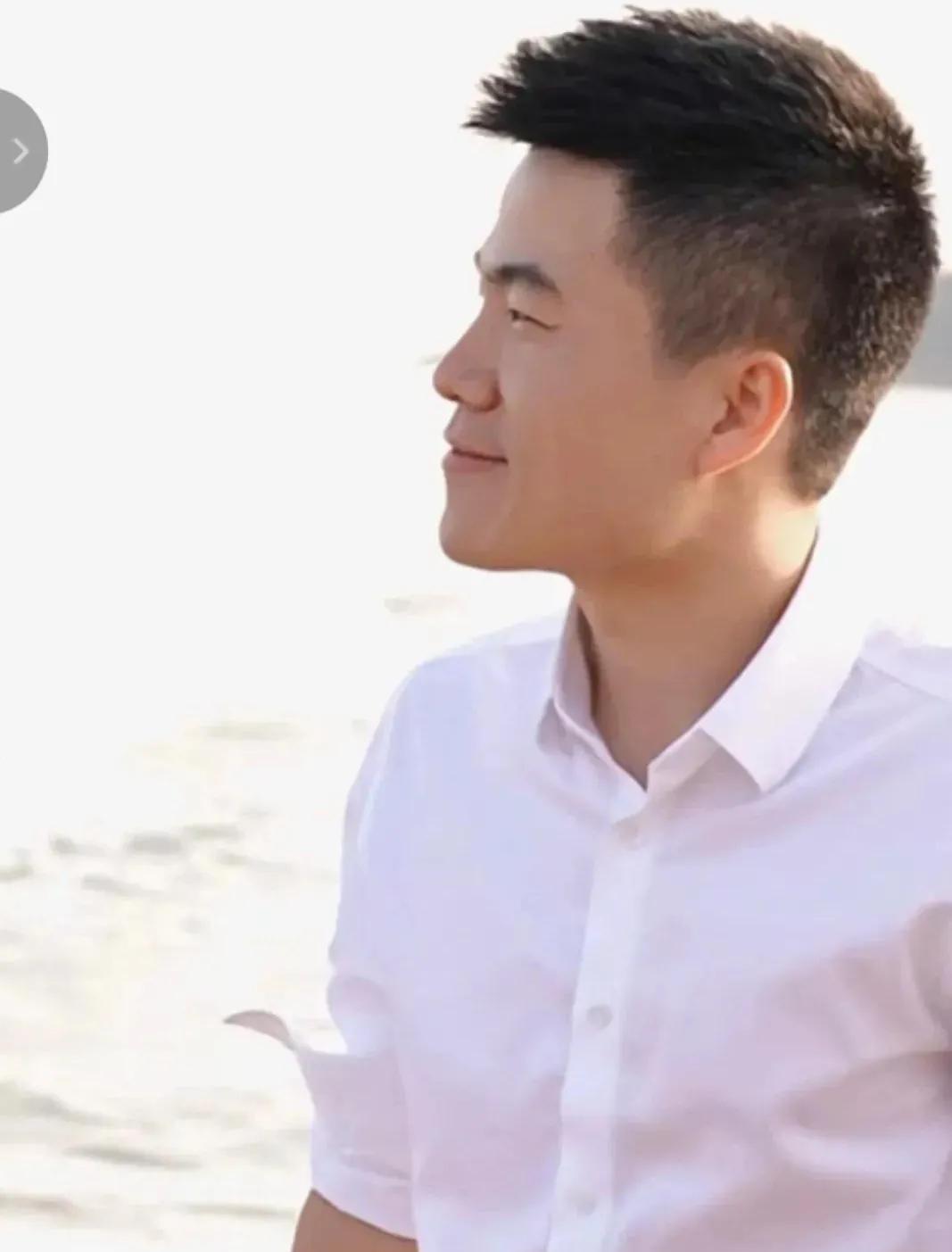 易出评拼多多：董宇辉，不忘初心与责任感，选择留在东方甄选的背后故事