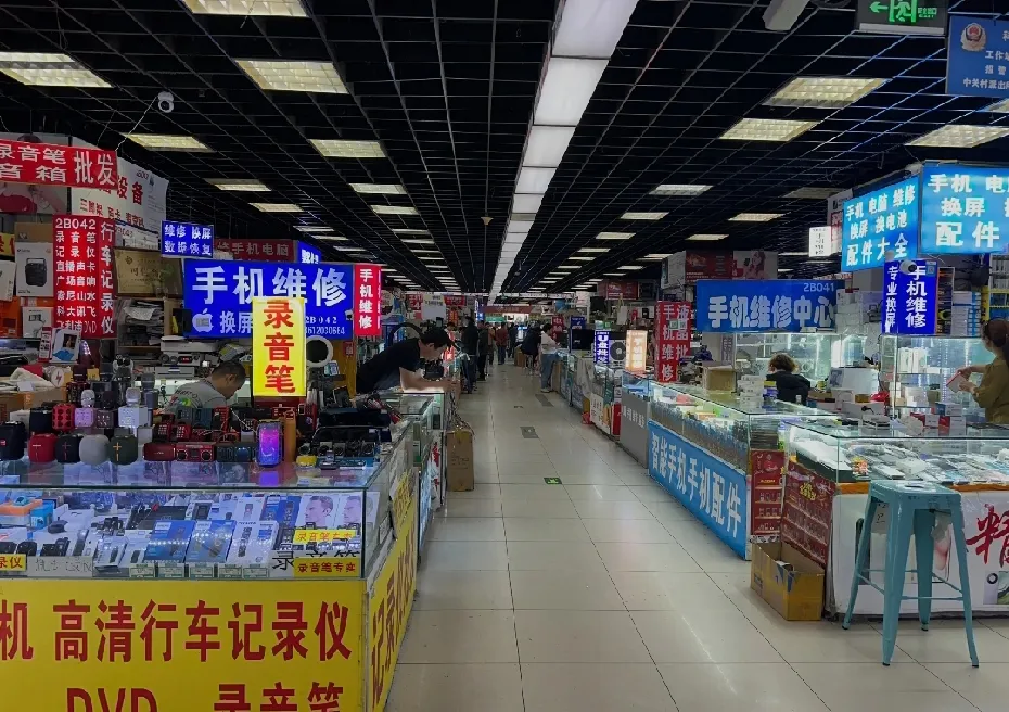 小评评助手：00后成“技术文盲”，数字时代的能力危机与代际反哺挑战