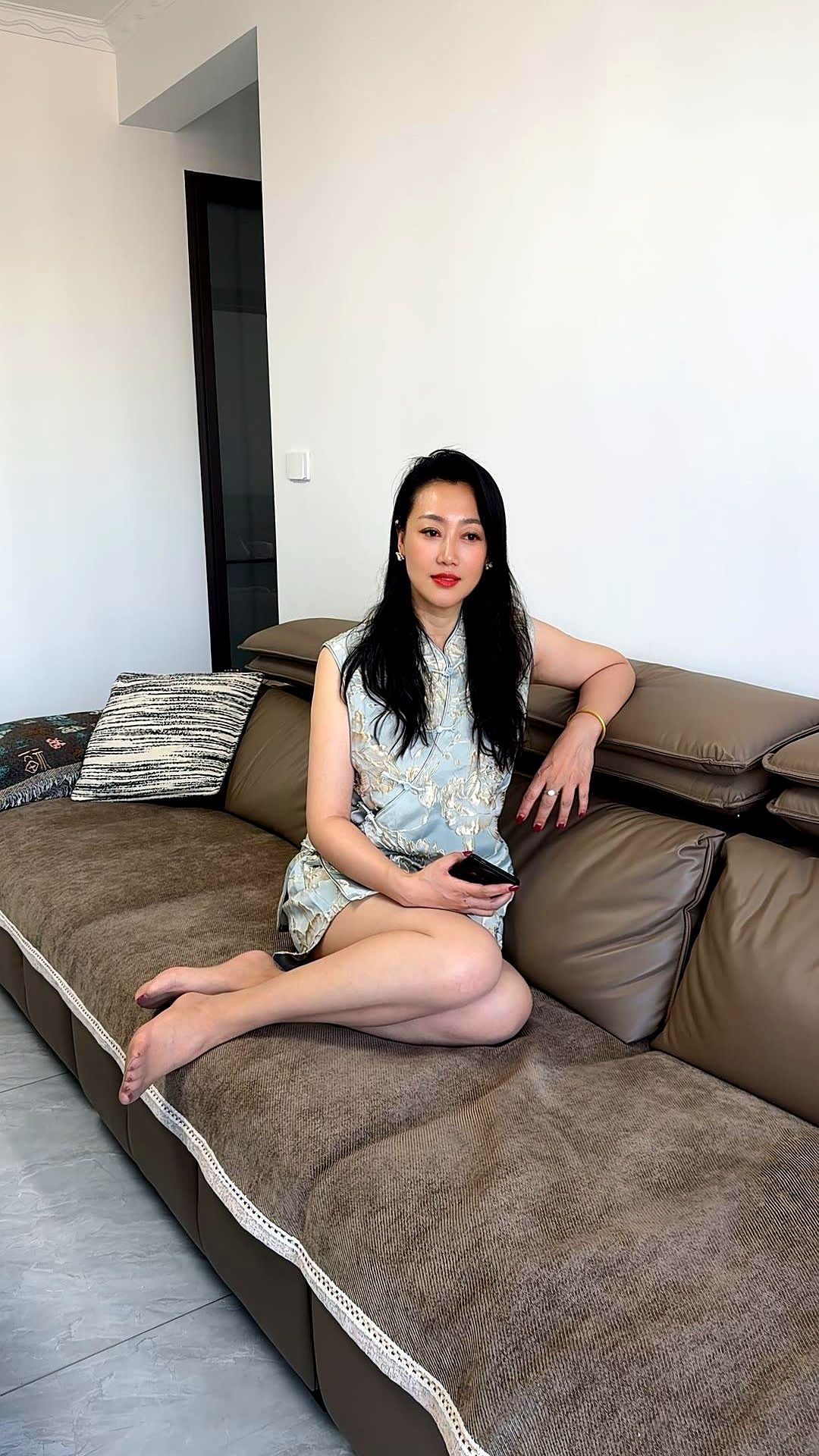 51助手官网：如何用简单搭配重拾25岁时尚感，告别年龄标签束缚
