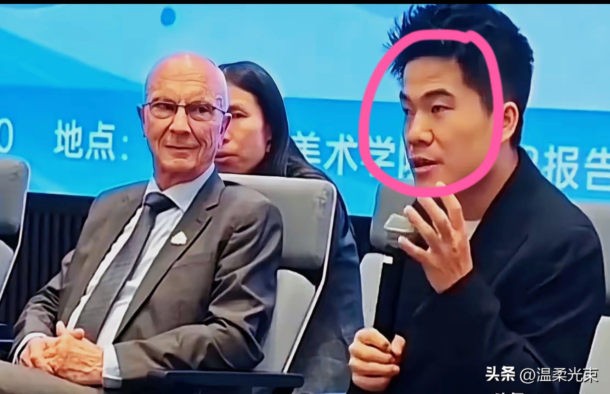 权重大师官网入口：董宇辉在清华美院演讲，艺术与生活的跨界对话与深度解析
