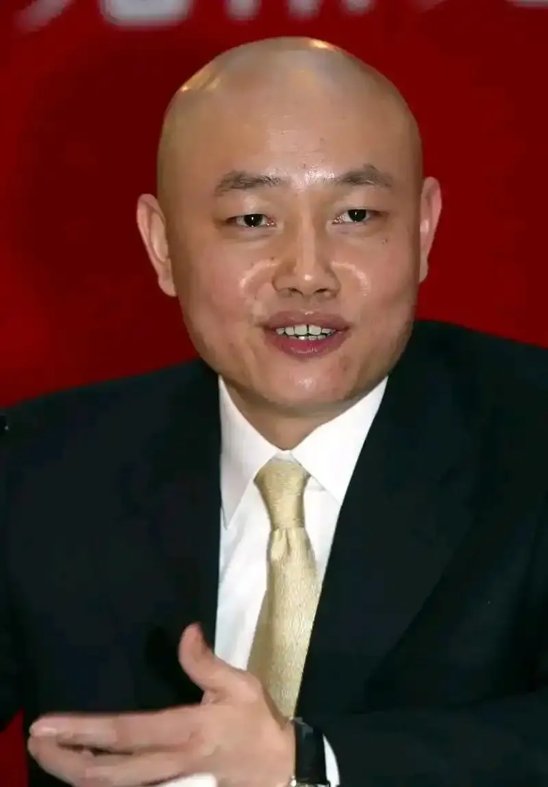 星评助手：黄光裕与国美电器的兴衰，传统零售如何在数字化时代重生？