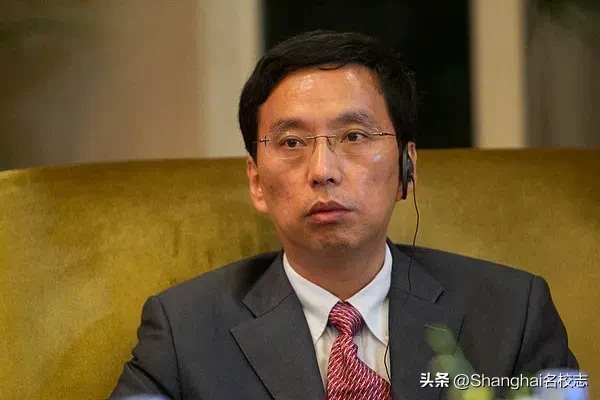 创新助手：B站老板回母校庆生，揭秘上海互联网巨头的教育背景与成长故事