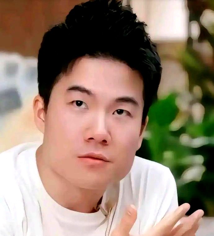 51助手下载：董宇辉“阅山河”的成功秘笈，深度内容与真情实感的力量