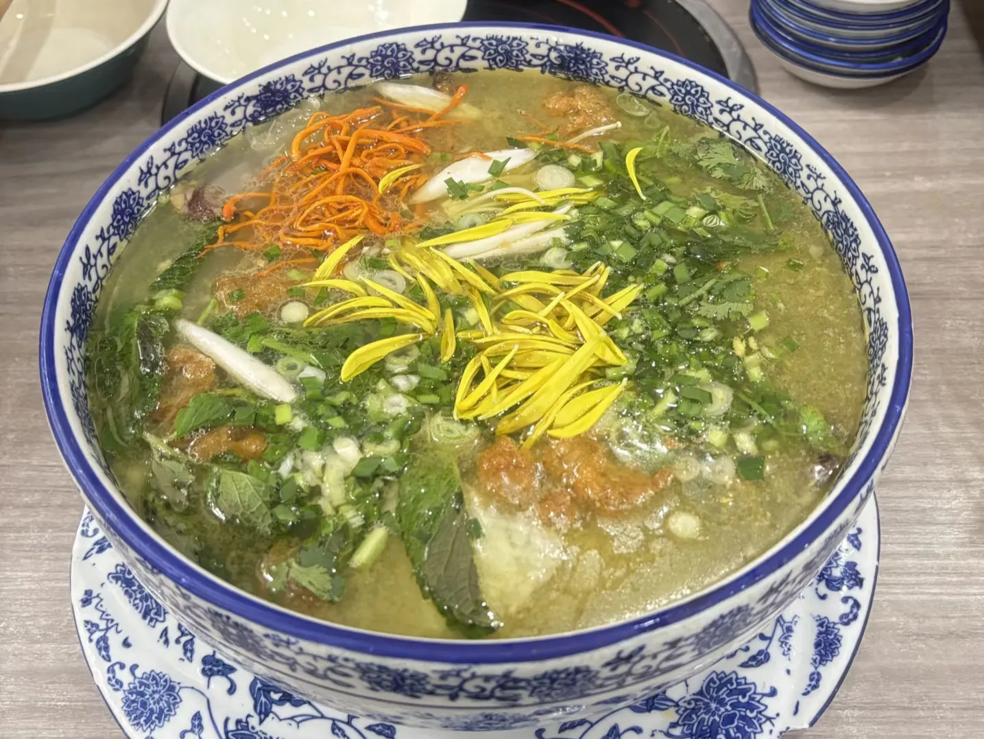 51助手怎么用：红河州米线美食推荐，平价卫生的地道吃法指南