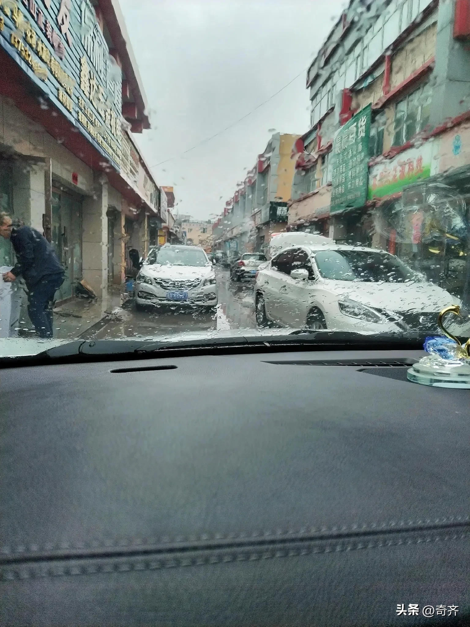 小G助手邀请码：市场冷淡，实体店老板为何苦撑不下？探析背后原因与心态