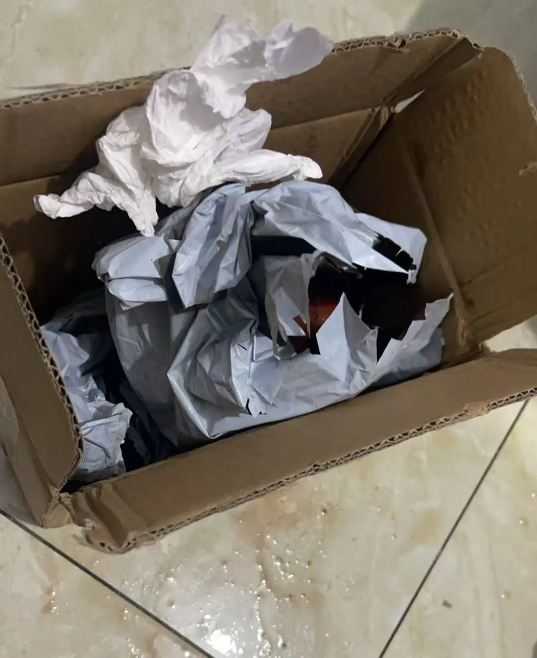 多多留评软件：快递寄送需谨慎，避免收取贵重或私密物品的教训