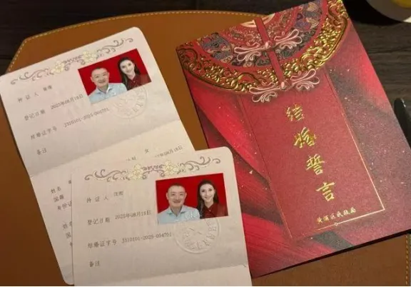 易评助手出评软件：汪雨恋上小18岁网红女友，豪门情史引发热议