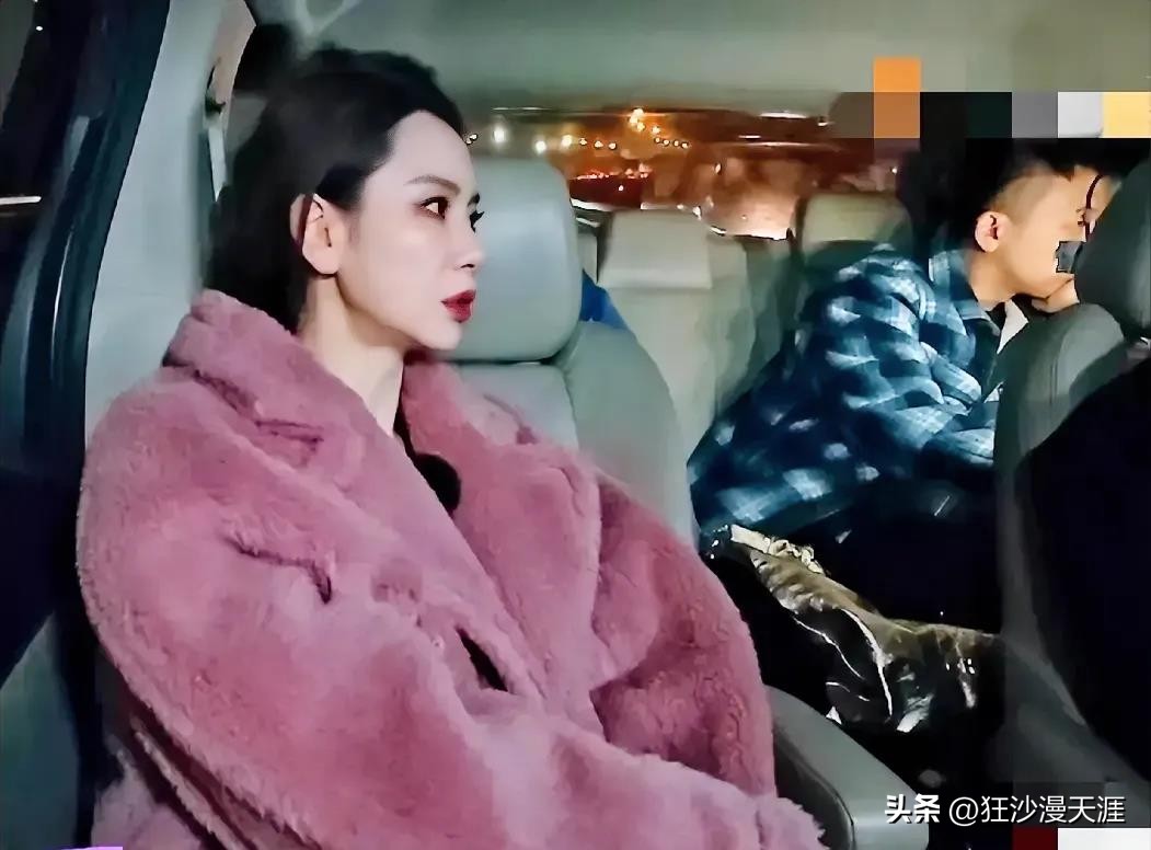 小评评助手出评软件：夫妻节目中“绿卡退货”引热议，真实爱情还是节目效果？