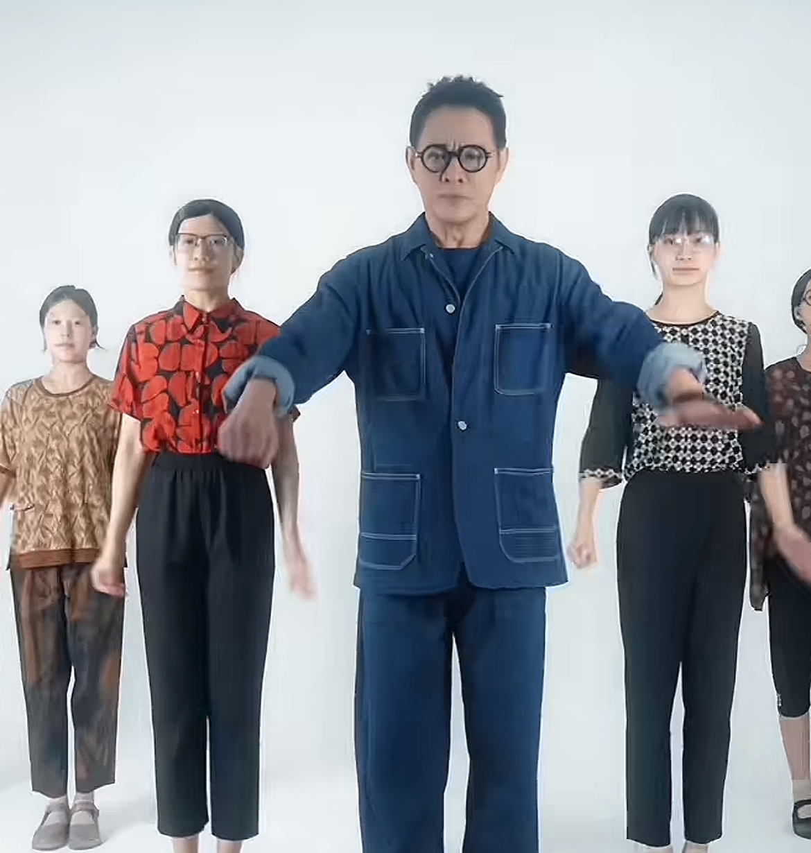 小新助手：赵长军与李连杰，健康与成就的逆转人生