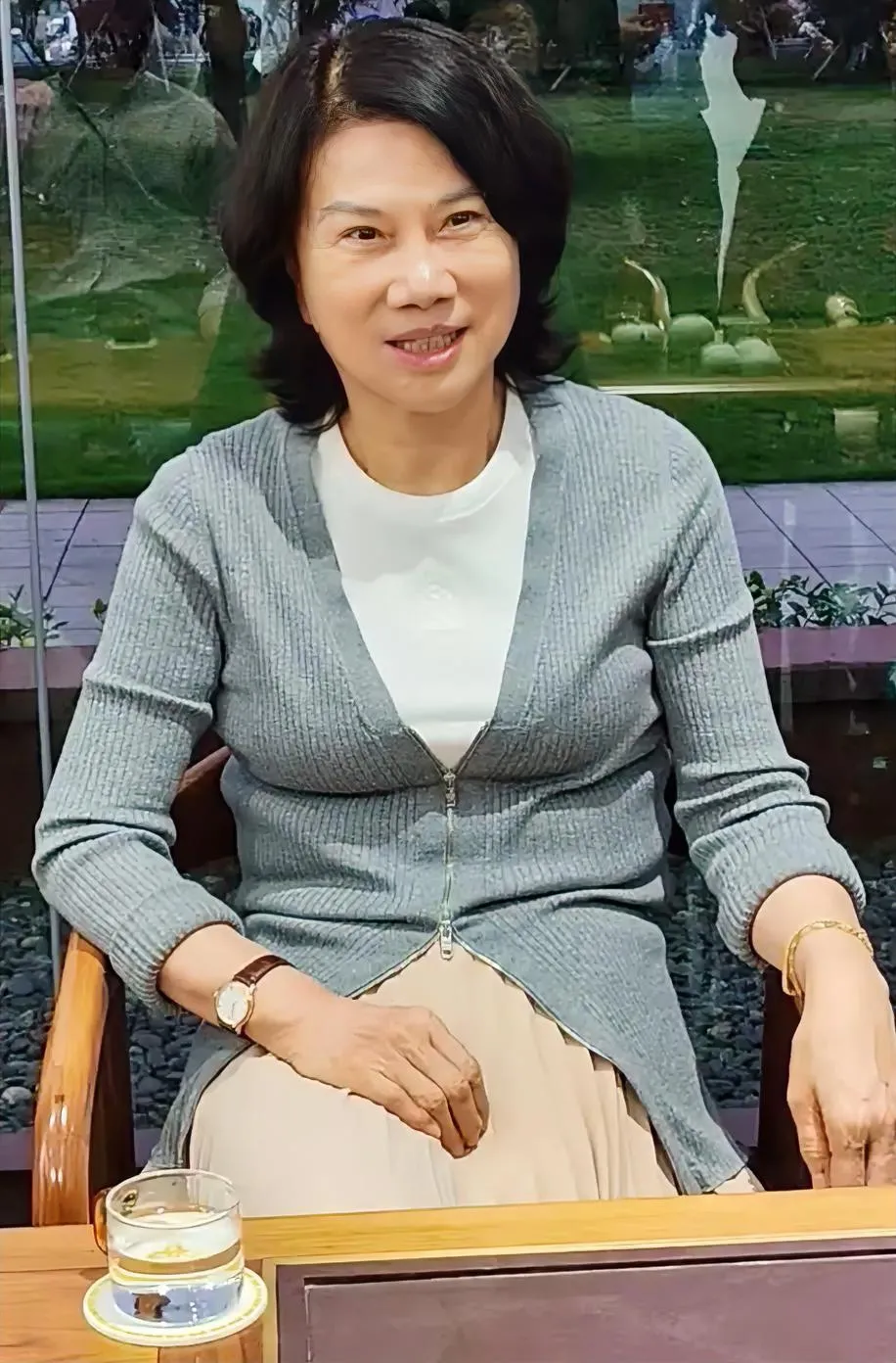 无名助手：董明珠，“能力才是职场的真谛，学历不是万能钥匙！”