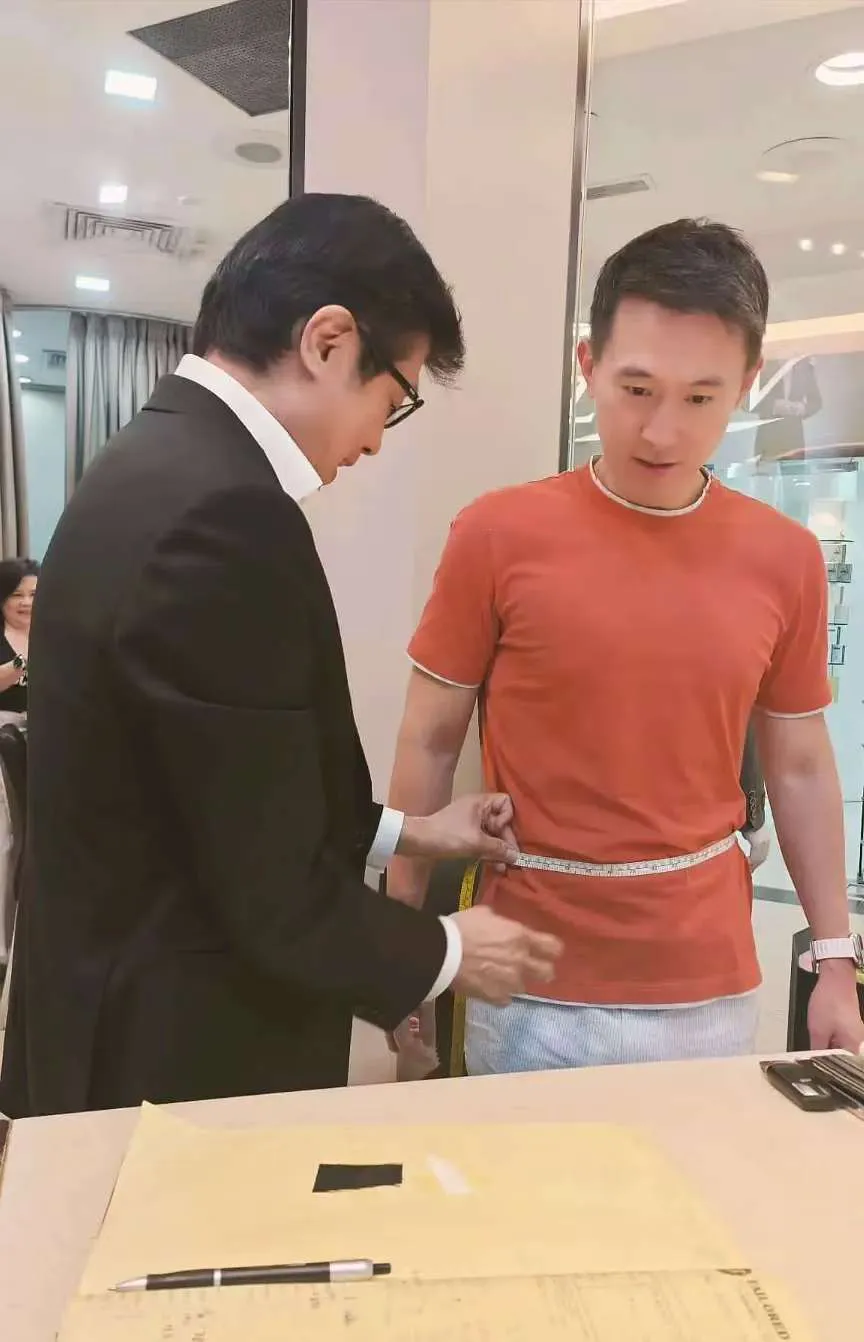 51助手官网：42岁TikTok CEO周受资量体照曝光，逆天身材引热议！健身与职场新风尚交汇