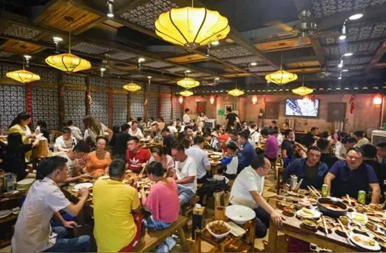 小评评助手下载：餐饮行业逆袭指南，5个实用策略助你打败竞争对手