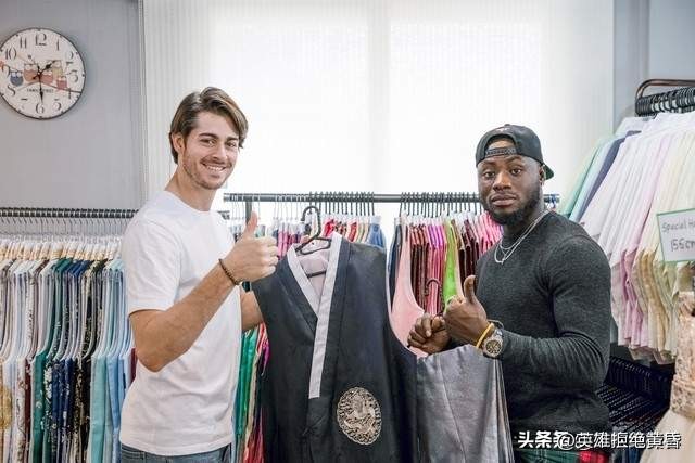 琦玉助手官网入口：舆论风暴中的文化误解，小店主的诚信与流量游戏的真相揭秘