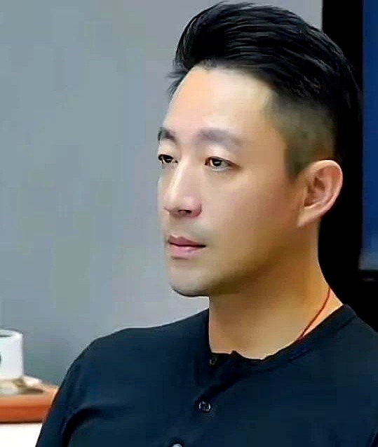 皮皮助手：大S与汪小菲离婚官司再升级，具俊晔出庭引发舆论热议