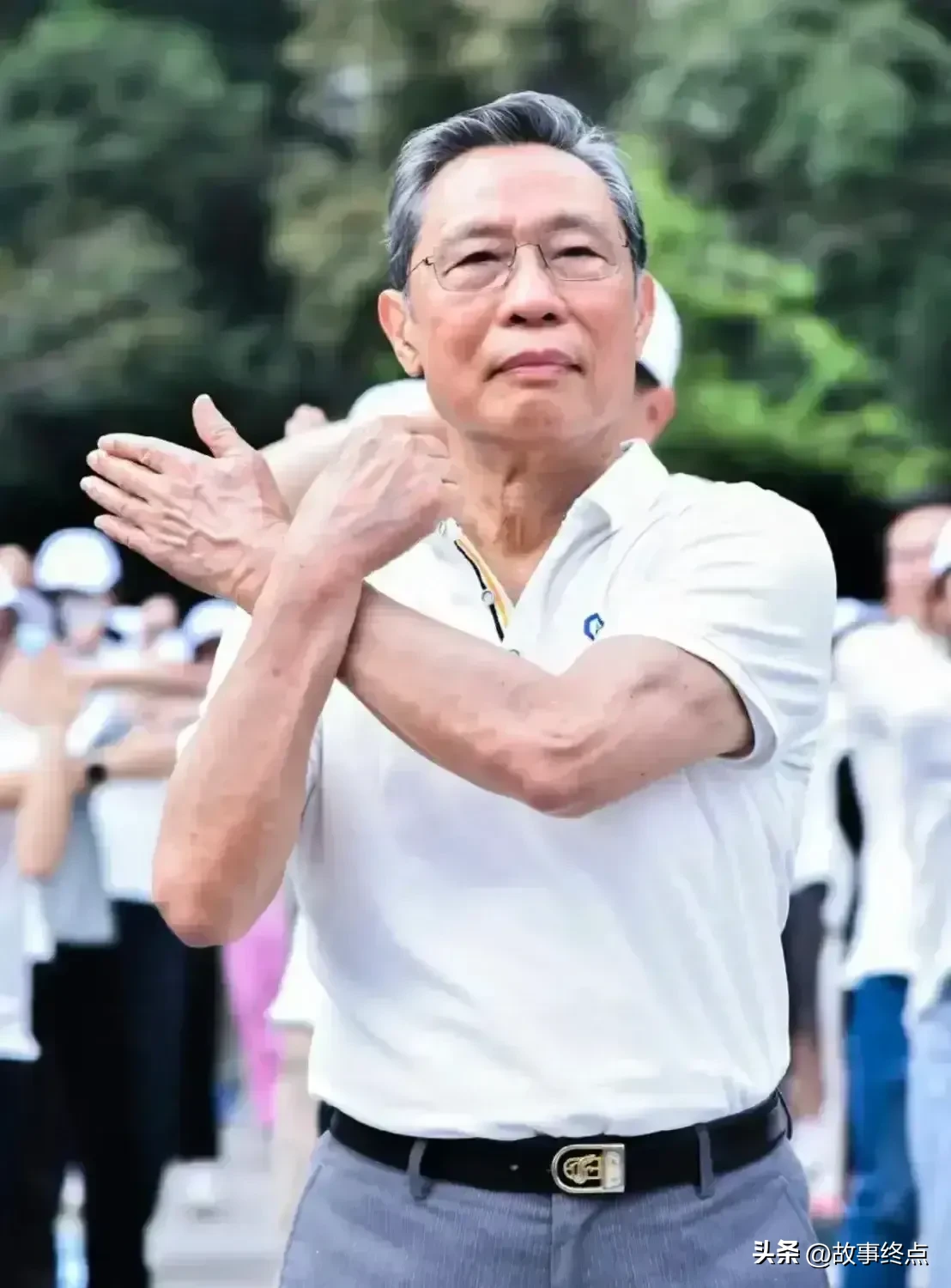 超单助手使用方法：50岁后挣钱的秘密，把握机遇、建立人脉、持续学习，助你实现财富增长