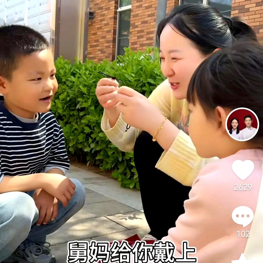 易单助手使用方法：全家总动员！北漂带货女王火山姐的直播生意经揭秘