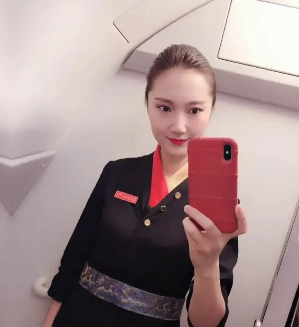 权重大师卡密：抖音网红夫妻王蕾与张健豪，从相遇到家庭，爱情的冒险之旅