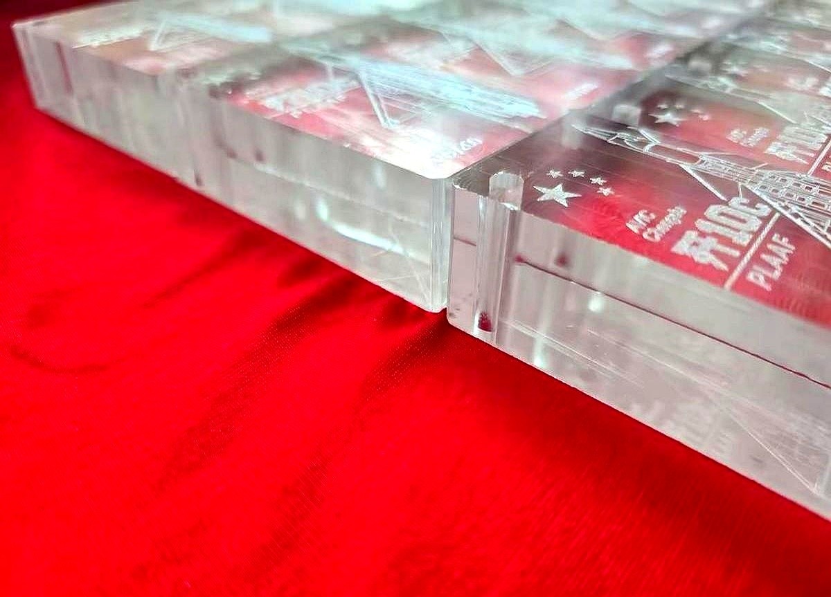 51助手下载：299元买入“歼-10C”座舱盖碎片，从军工剩余物资看收藏新风潮