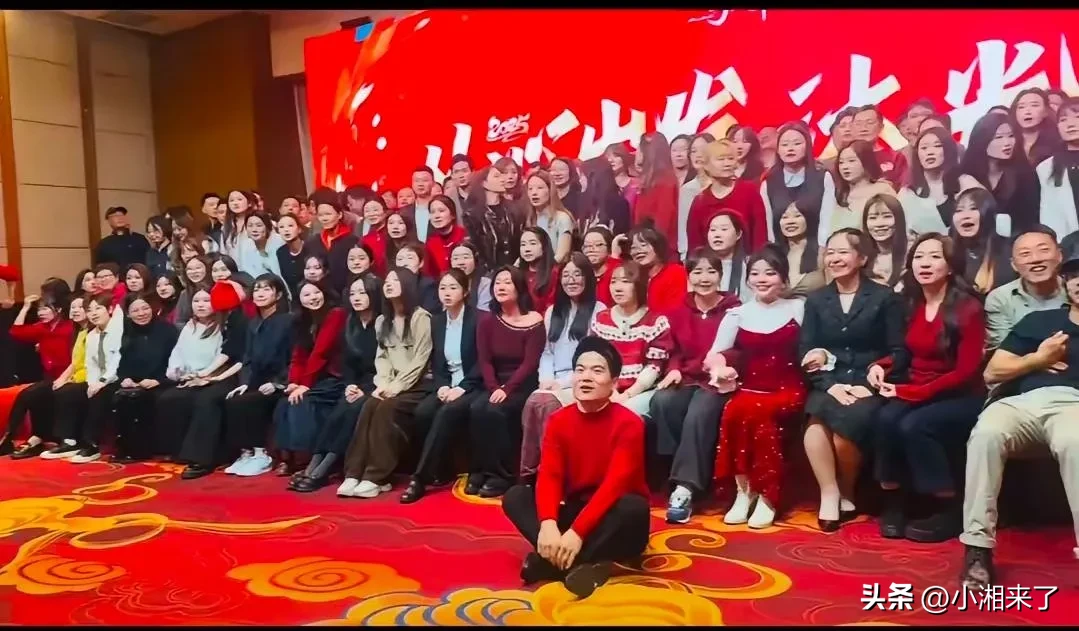 小评评助手官网：董宇辉与俞敏洪，管理风格大对决，谁才是企业“C位”担当？