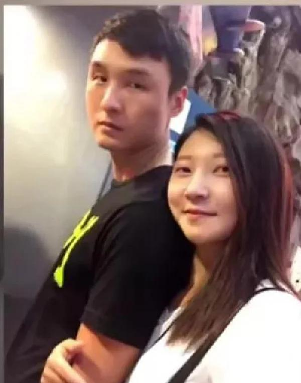 小白助手：监狱婚姻背后的利益链，她与囚犯的爱情赌局真相揭秘