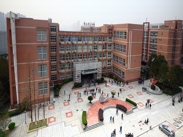 超评助手下载：选对大学！2023年中国物流专业院校推荐与发展前景分析