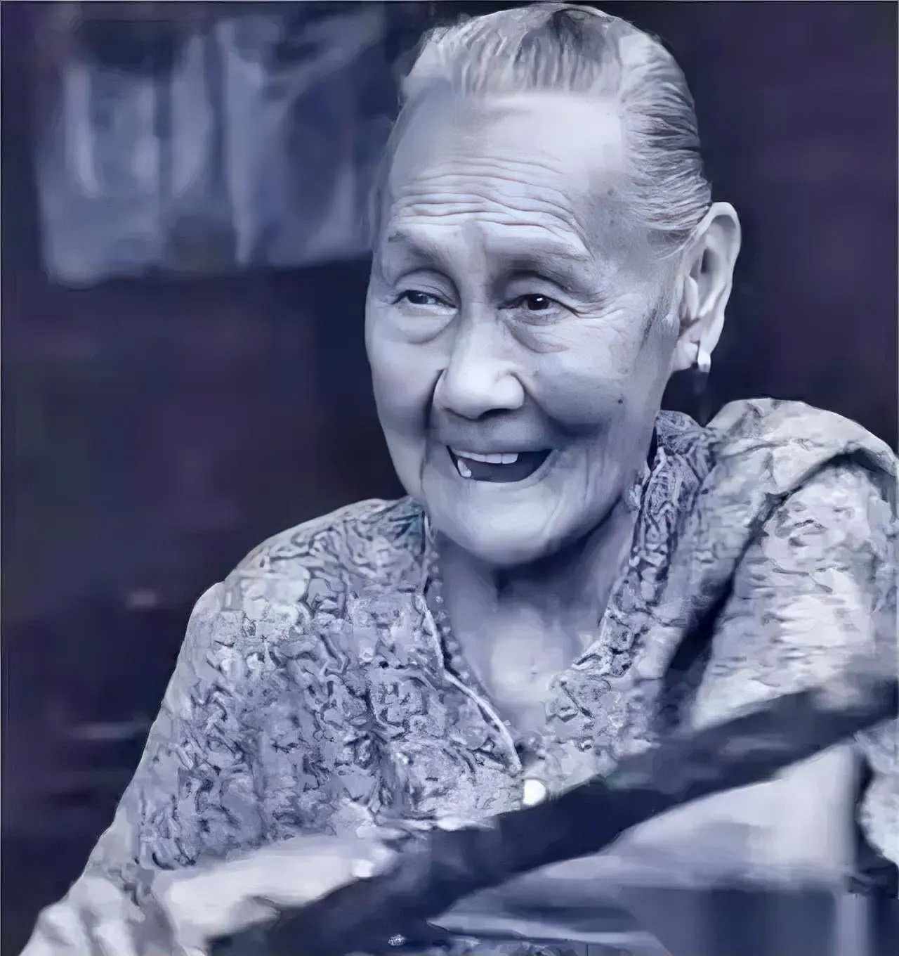 易评助手网站：被灭门的女人浴血复仇，七个鬼子在她面前毫无还手之力！