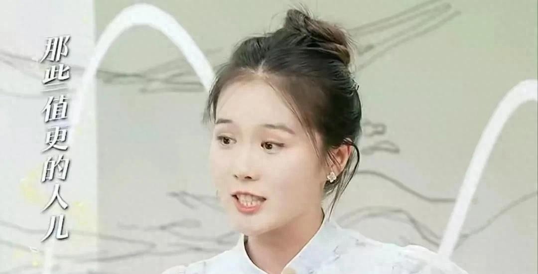 易出评官网入口：真真首秀惊艳直播圈，董宇辉背后培养新人引热议