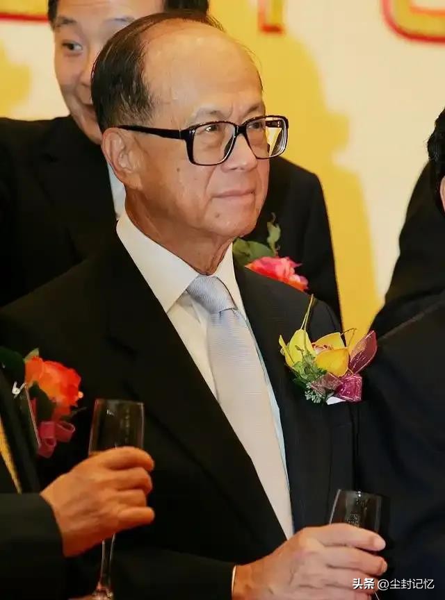 超评助手教程：李嘉诚的商业抉择，逐利背后的责任与争议解析