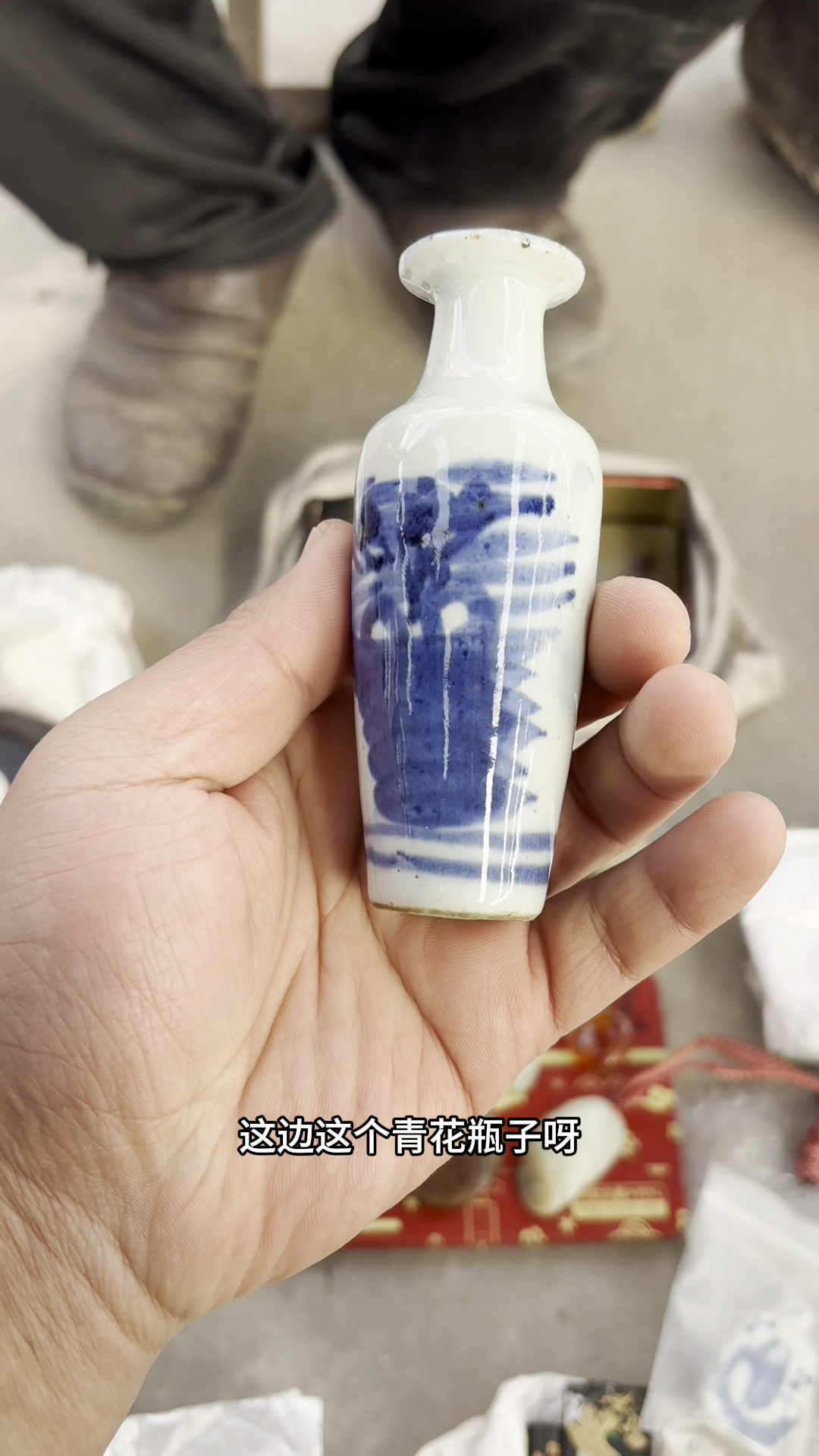 易评助手官网入口：地摊探秘，日本与国产瓷器的独特魅力与价值分析