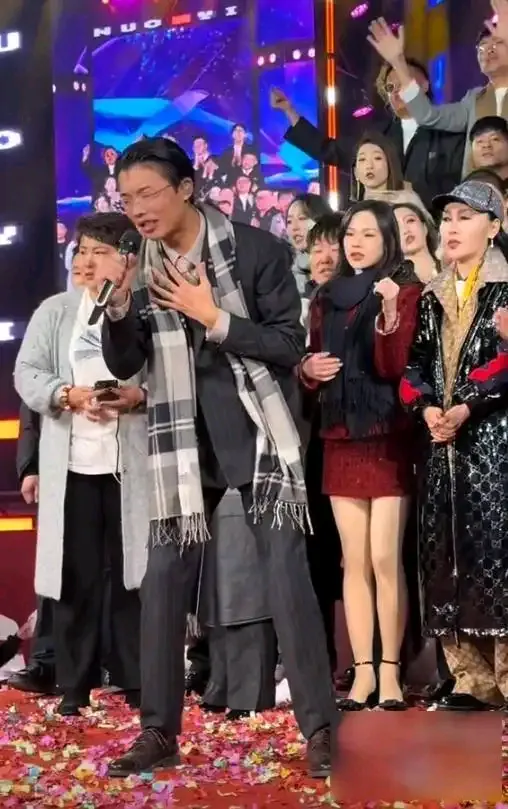 多多留评官网：郭有才的爆红背后，资本操控与年轻人价值观迷失