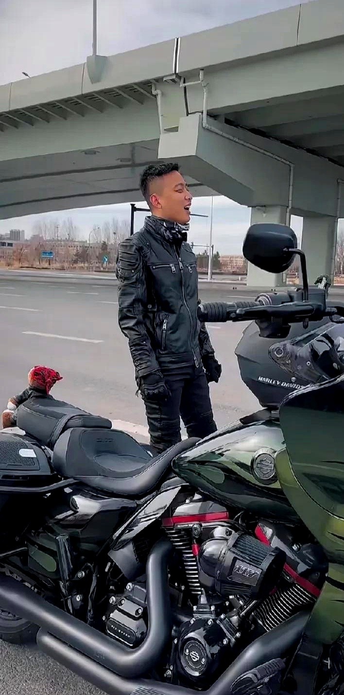 多多自动批发出评软件：快手主播洋洋洋PK引发争议，情绪带货新套路曝光！