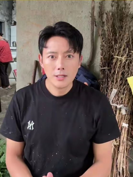 权重大师补单软件：演员周一围开店与徐僧务农，影视圈生存多样化的真实写照