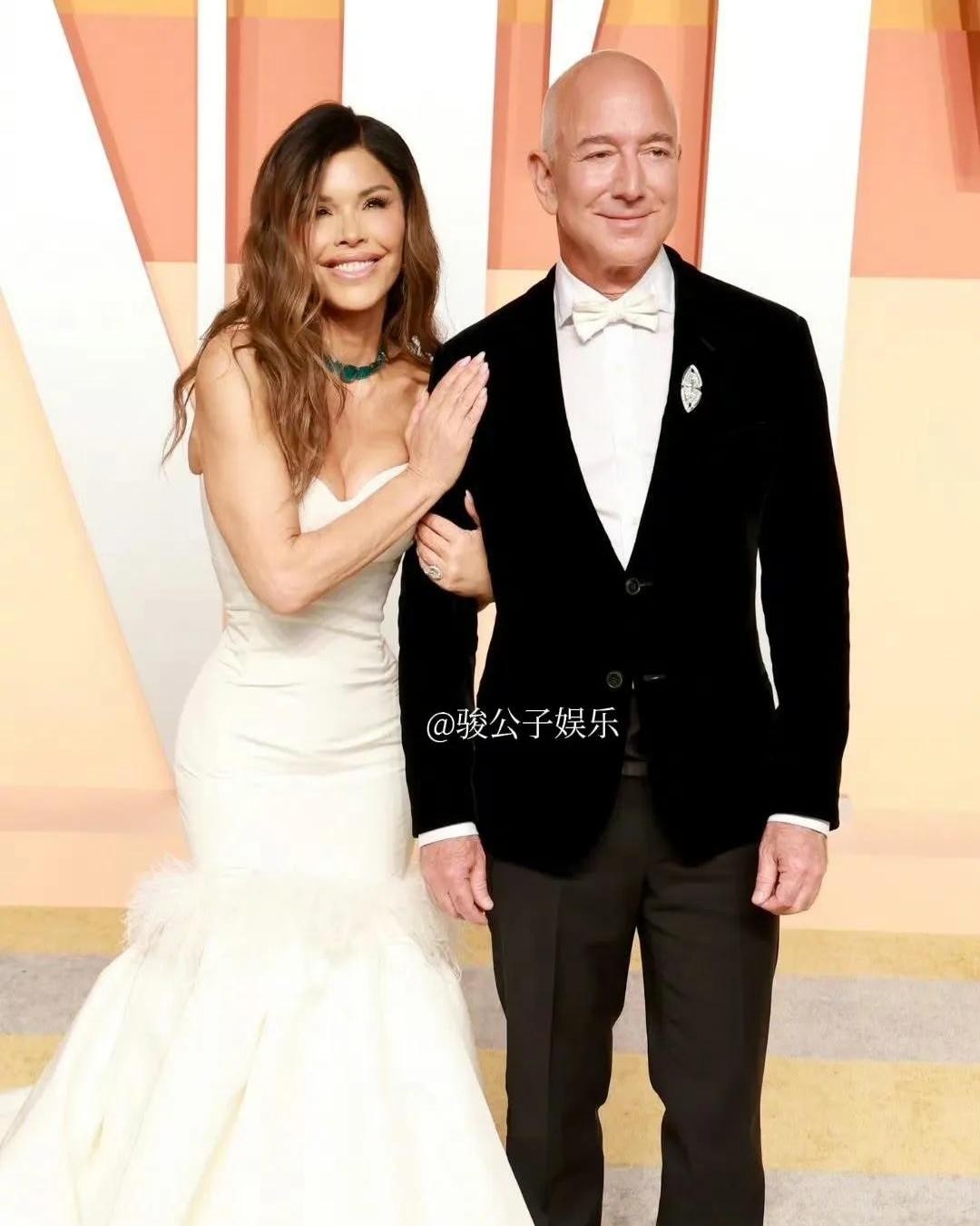 超评助手下载安装：贝索斯与未婚妻豪华婚礼将揭幕，太空派对引发全球热议！
