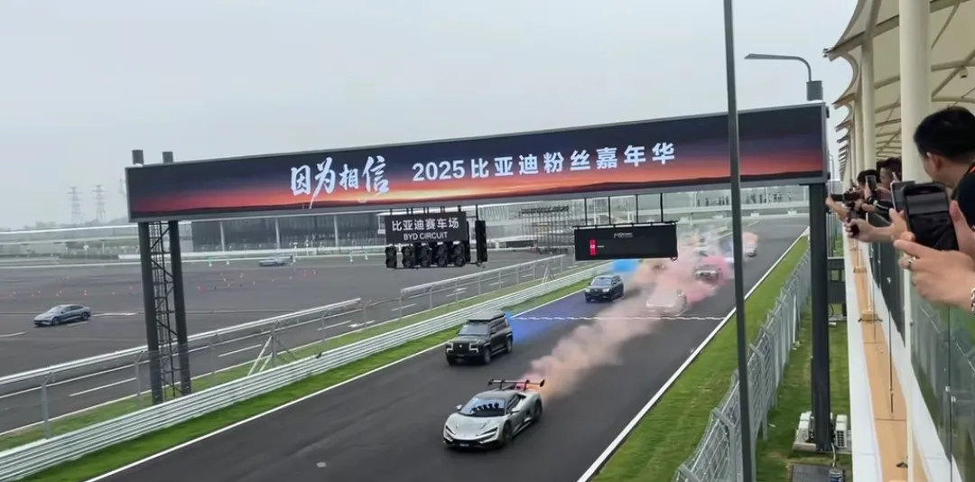 CC助手拼多多：比亚迪全地形赛车场盛大开业，重塑中国赛车体验与新能源汽车文化